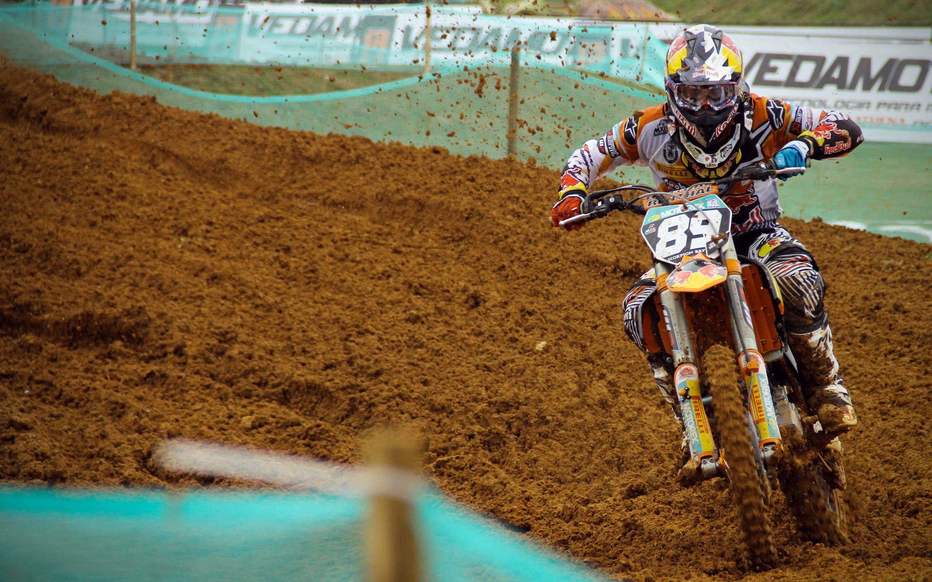 法甲联赛场馆音效系统对观众情绪影响评估